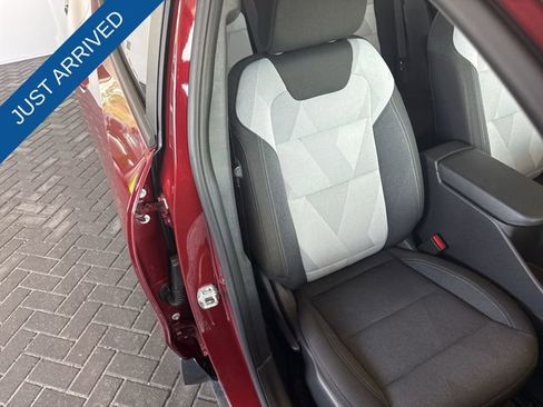 Used 2025 Chevrolet Trax RS w/ Sunroof Package image 26