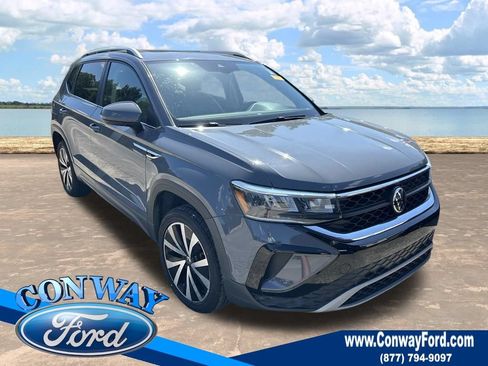 Used 2022 Volkswagen Taos SE image 1