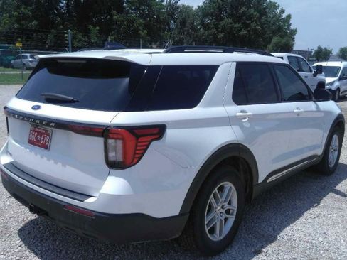 Used 2025 Ford Explorer Active RWD image 3