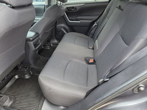 Used 2019 Toyota RAV4 LE FWD image 16