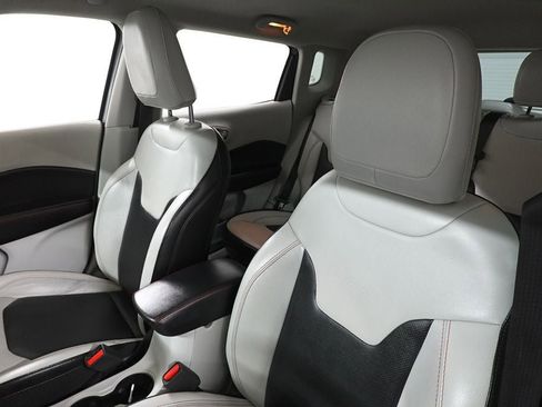 Used 2021 Jeep Compass Limited image 12