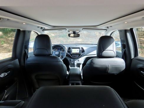 Used 2021 Jeep Cherokee Limited w/ Elite Package FWD image 13