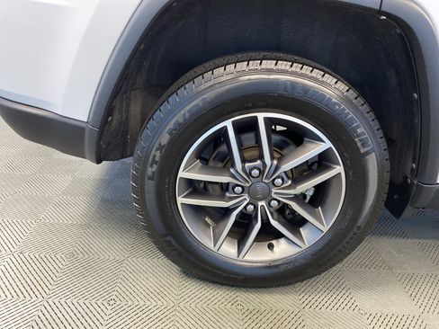 Certified 2022 Jeep Grand Cherokee Limited image 42