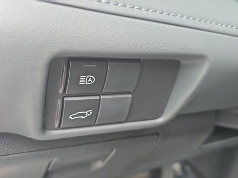 Used 2022 Toyota Highlander XLE FWD image 9