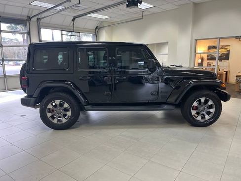 Used 2018 Jeep Wrangler Unlimited Sahara image 9