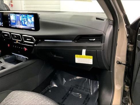 New 2026 Nissan Sentra SV w/ SV Convenience Package FWD image 31