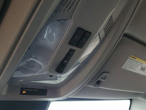 Used 2017 Chevrolet Equinox LT w/ Convenience Package image 19