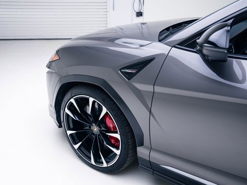 Used 2021 Lamborghini Urus image 16