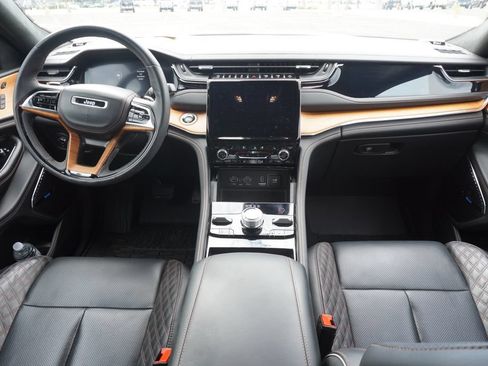 Used 2024 Jeep Grand Cherokee Summit AWD/4WD image 10