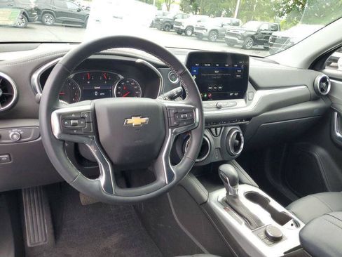 Used 2025 Chevrolet Blazer LT FWD image 7