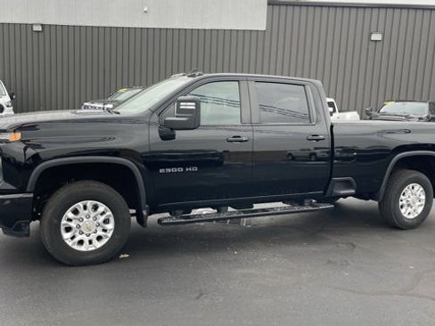 Used 2024 Chevrolet Silverado 2500 LT w/ Convenience Package image 2