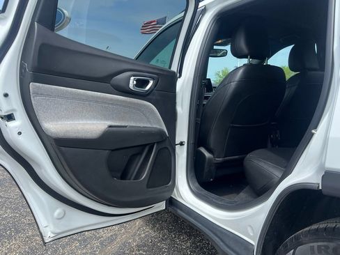 Used 2024 Jeep Compass Latitude AWD/4WD image 34