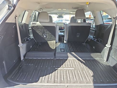 Used 2023 Toyota Highlander Limited FWD image 23