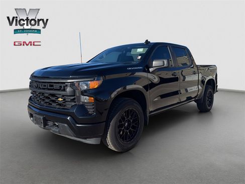 Used 2023 Chevrolet Silverado 1500 Custom image 4