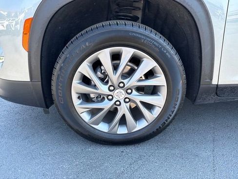 Used 2025 Buick Enclave Preferred FWD image 9