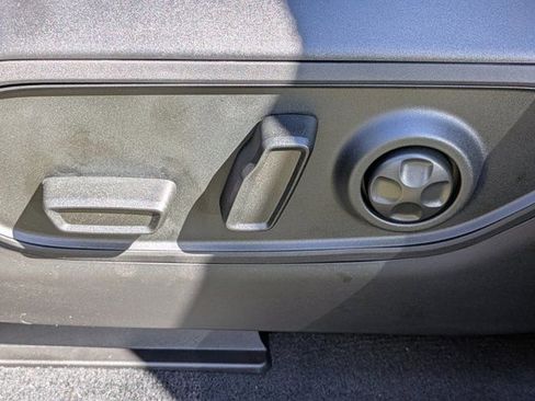 New 2025 Jeep Grand Cherokee Altitude image 18