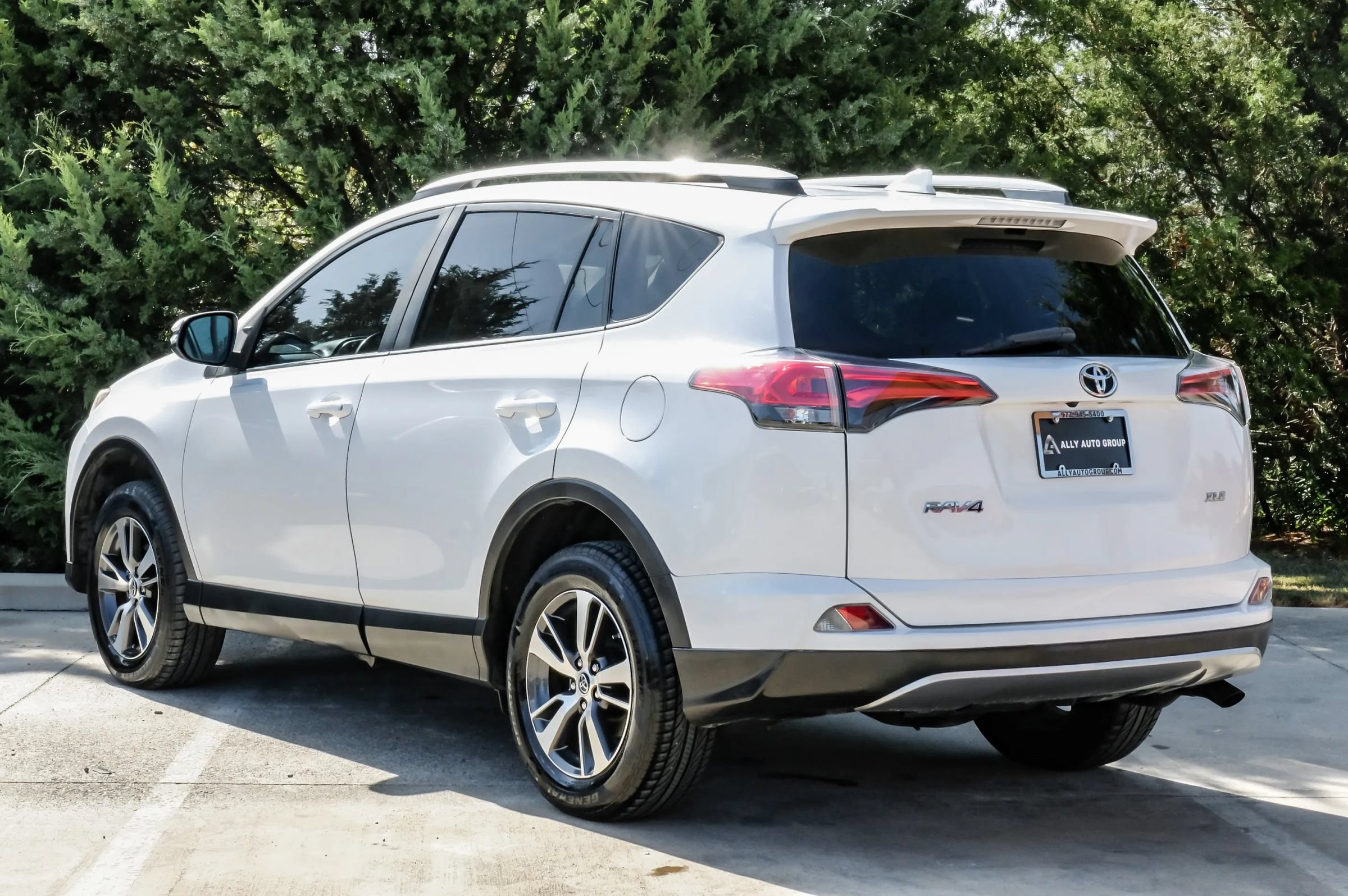 Used 2018 Toyota RAV4 XLE w/ Plus Extra Value Package FWD image 10