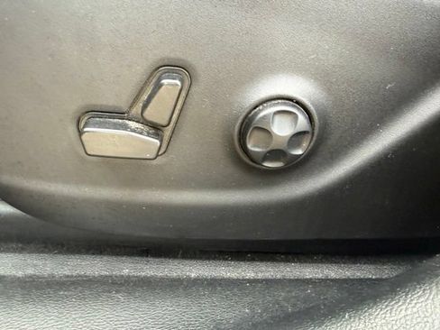 Used 2021 Jeep Cherokee Latitude Plus FWD image 15