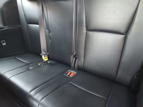 Used 2022 Toyota Highlander XLE FWD image 31