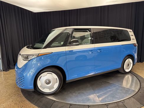 Used 2025 Volkswagen ID. Buzz 1st Edition image 3