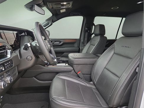 Used 2025 GMC Yukon Denali AWD/4WD image 15