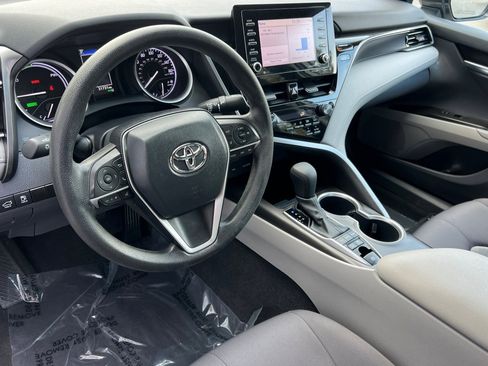 Used 2021 Toyota Camry LE image 10