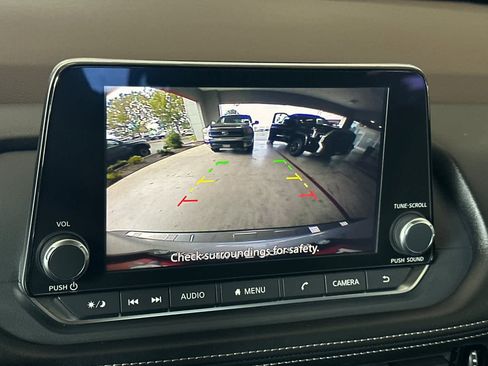 Used 2022 Nissan Rogue SV image 21