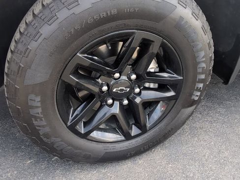 Used 2021 Chevrolet Silverado 1500 Custom Trail Boss image 3