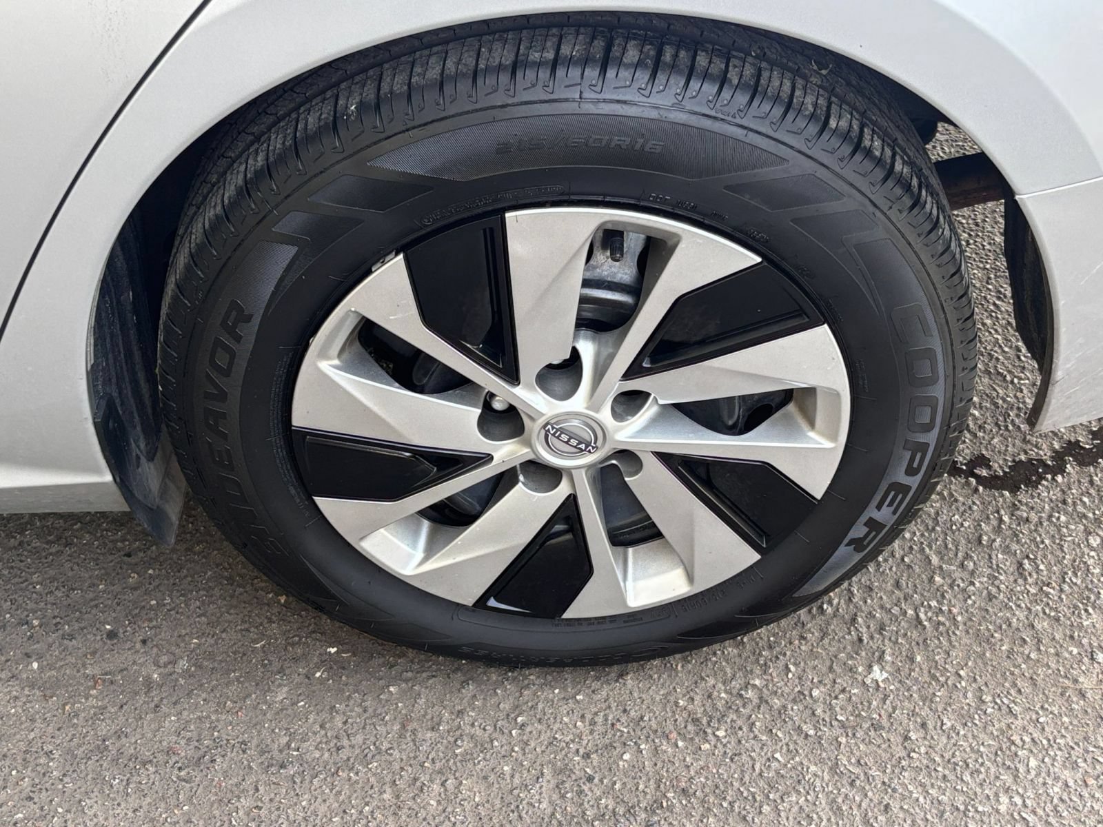 Used 2024 Nissan Altima 2.5 S FWD image 28