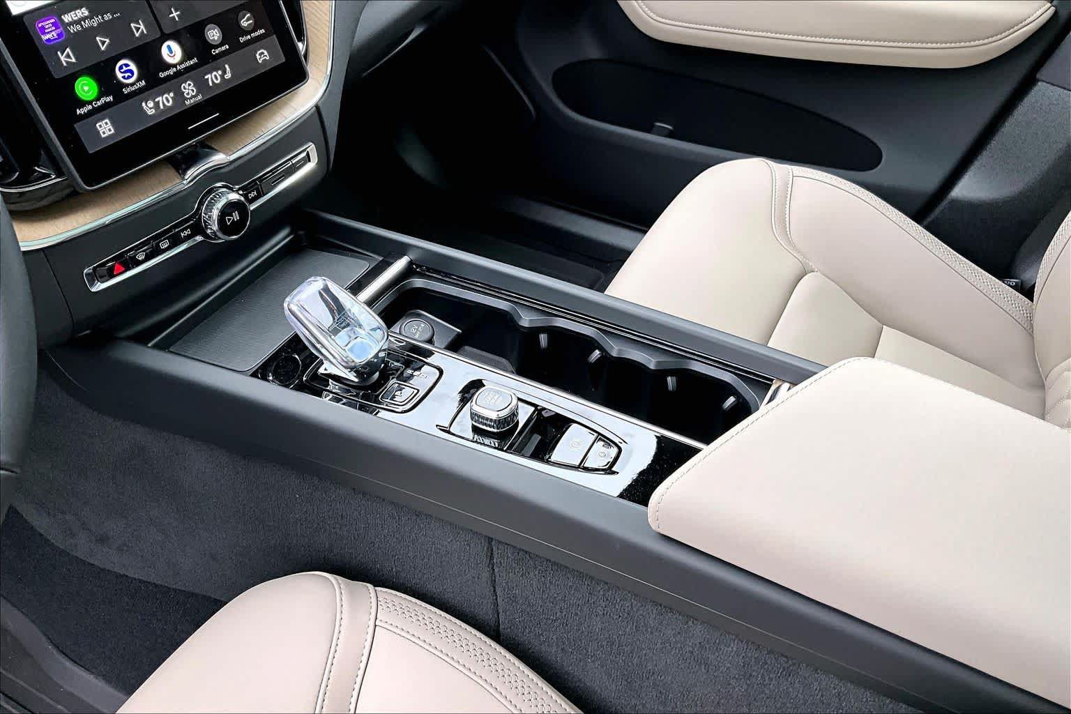 New 2026 Volvo XC60 B5 Plus w/ Protection Package Premier AWD/4WD image 10