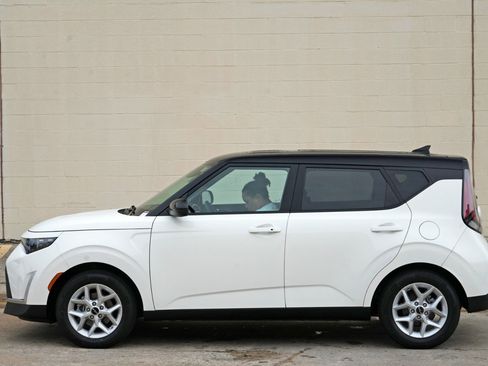 Used 2025 Kia Soul S FWD image 45