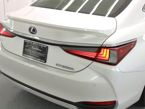 Used 2019 Lexus ES 300h Luxury image 19