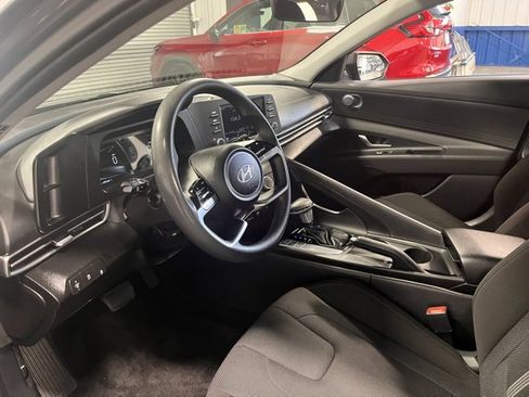 Used 2024 Hyundai Elantra SE image 23