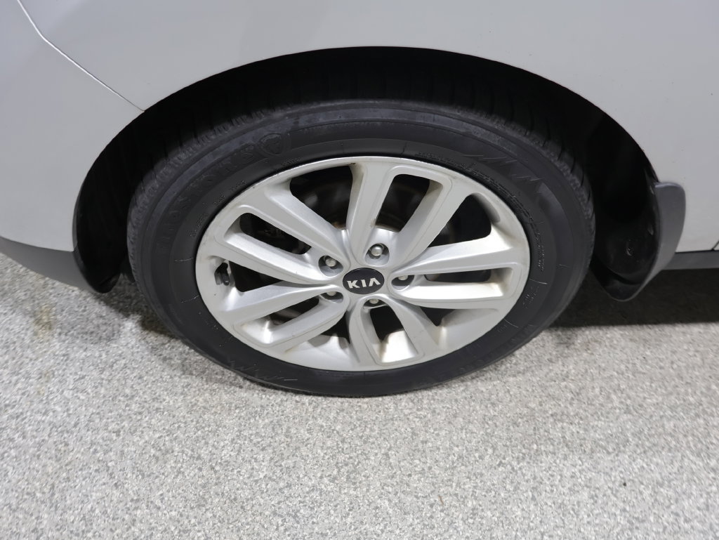 Used 2018 Kia Soul + FWD image 17