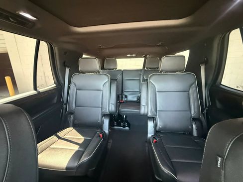 Used 2024 Chevrolet Tahoe Premier AWD/4WD image 24