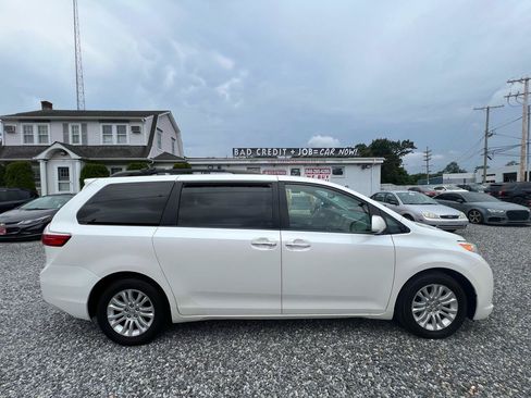 Used 2015 Toyota Sienna XLE FWD image 4
