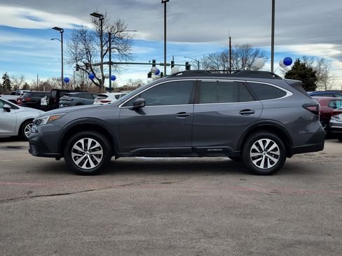Used 2020 Subaru Outback Premium image 4