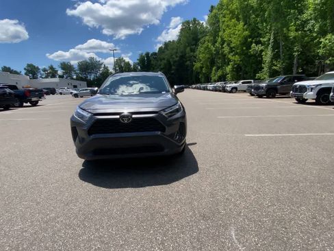 Used 2025 Toyota RAV4 XLE AWD/4WD image 11