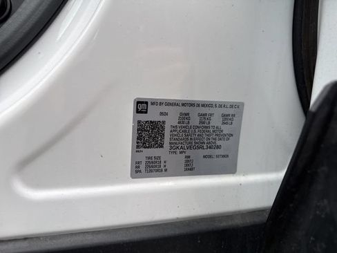 Used 2024 GMC Terrain SLT AWD/4WD image 28