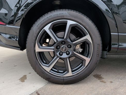 Certified 2025 Audi Q3 2.0T Premium Plus w/ Premium Plus Package AWD/4WD image 13
