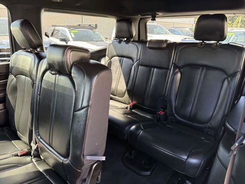 Used 2023 Jeep Wagoneer 4WD image 42
