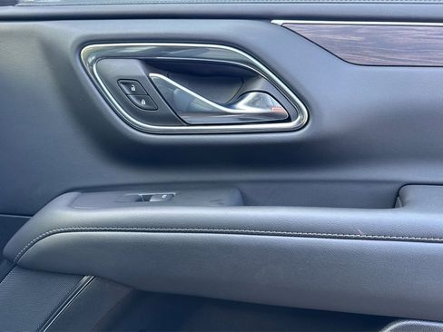 Used 2023 Chevrolet Suburban Z71 image 21