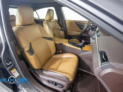 Used 2019 Lexus ES 350 w/ Accessory Package FWD image 43