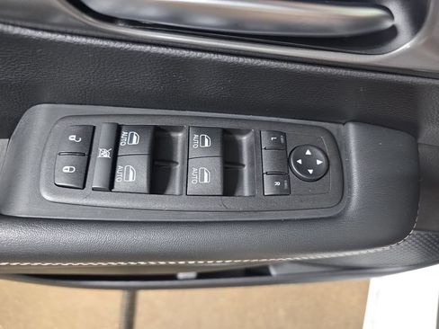 Used 2025 Chrysler Pacifica Select FWD image 29