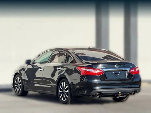 Used 2017 Nissan Altima 2.5 SL w/ 2.5 Technology Package FWD image 10