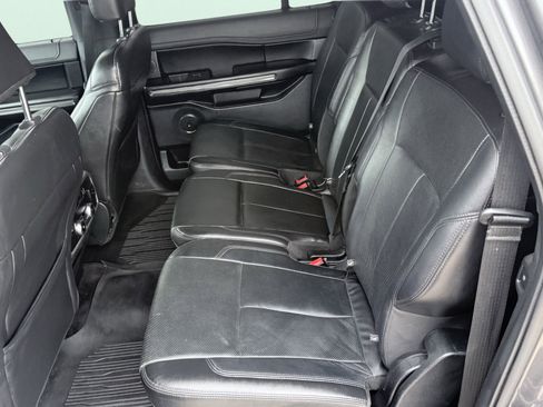 Used 2018 Ford Expedition Max XLT w/ Equipment Group 202A RWD image 34