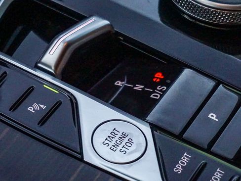 Used 2024 BMW X7 xDrive40i w/ Premium Package image 22