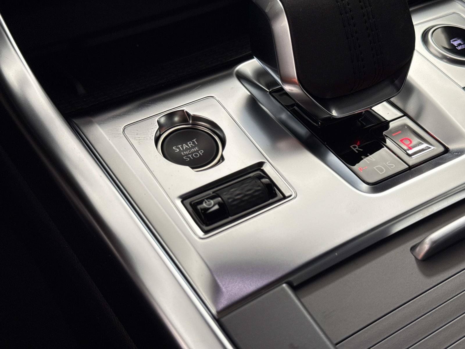 Certified 2024 Jaguar XF R-Dynamic SE AWD/4WD image 20