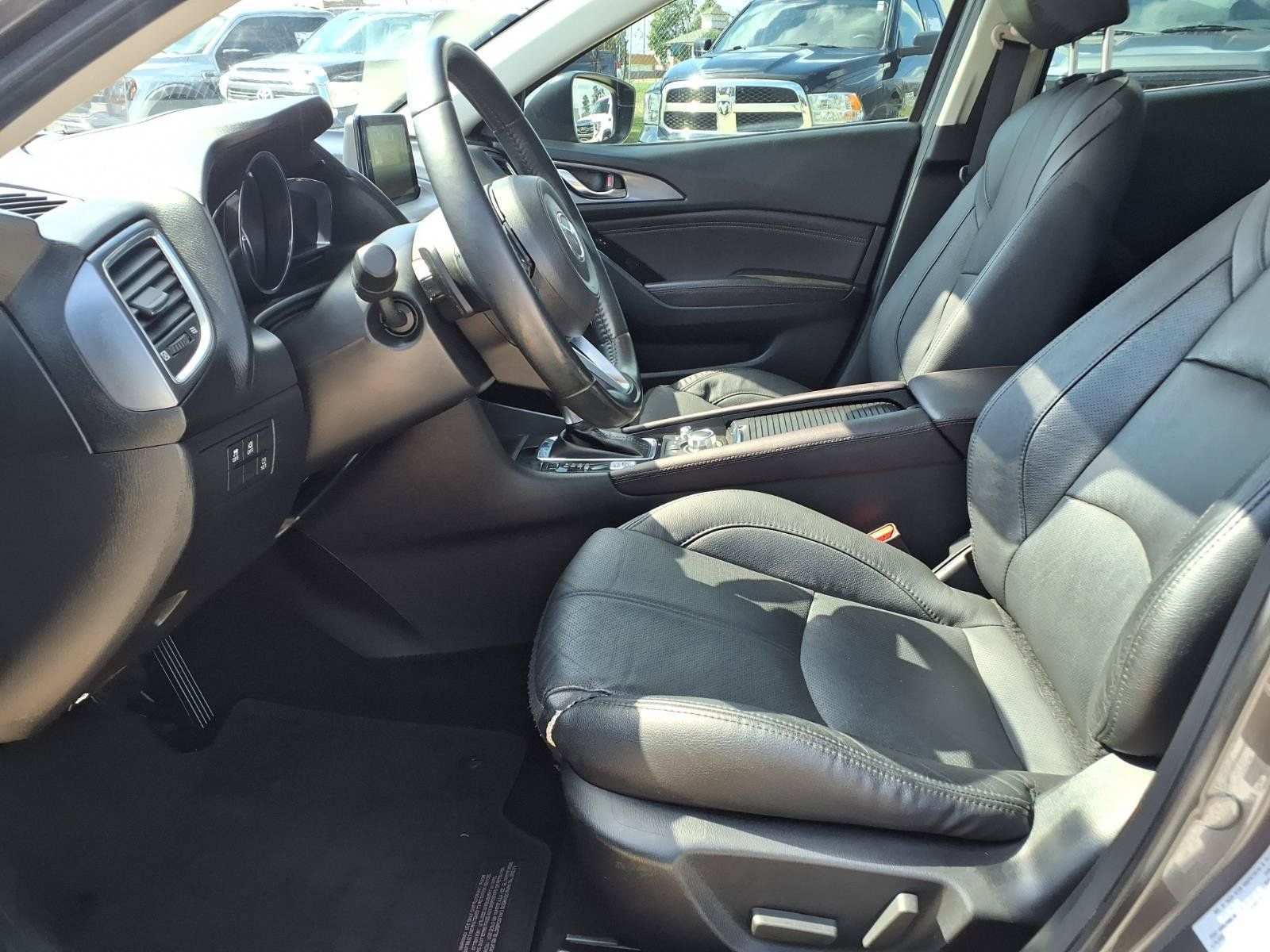 Used 2018 MAZDA MAZDA3 Grand Touring w/ Premium Equipment Package FWD image 17