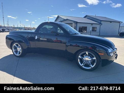 Used 2005 Chevrolet SSR w/ Preferred Equipment Group image 24